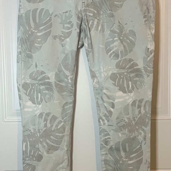 CAbi Paradise Cropped Super Skinny Jean Womens Sz 4 Palm Leaf Print Style # 227 - Picture 2 of 10